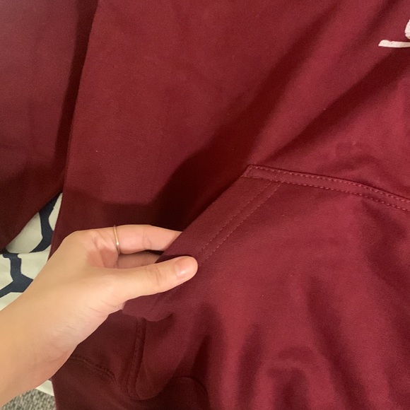 brand-new hoodie from Victoria. - Picture 3 of 3